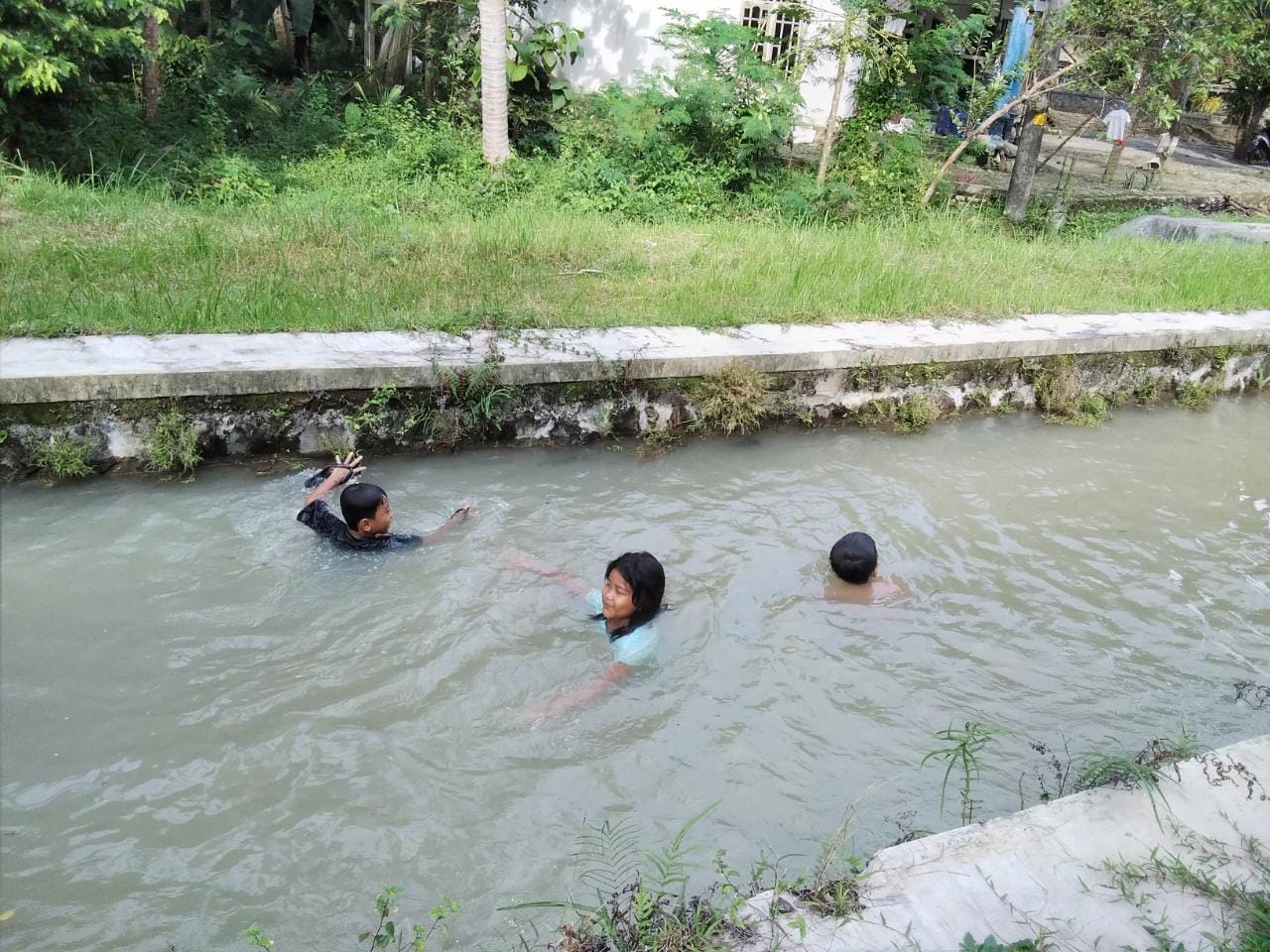 Mandi di Kali? Siapa takut!